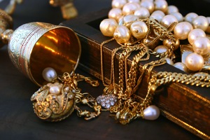 5 Reasons to Part with Old Jewelry