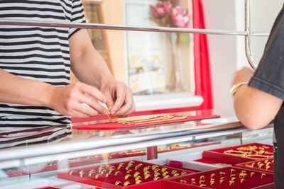 5 Benefits of Visiting Pawn Shops that May Surprise You